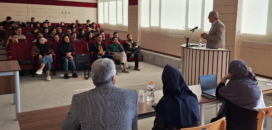 برگزاری نشست"خواندن در عصر دیجیتال، با تأکید بر علوم ورزشی" در دانشکده تربیت بدنی